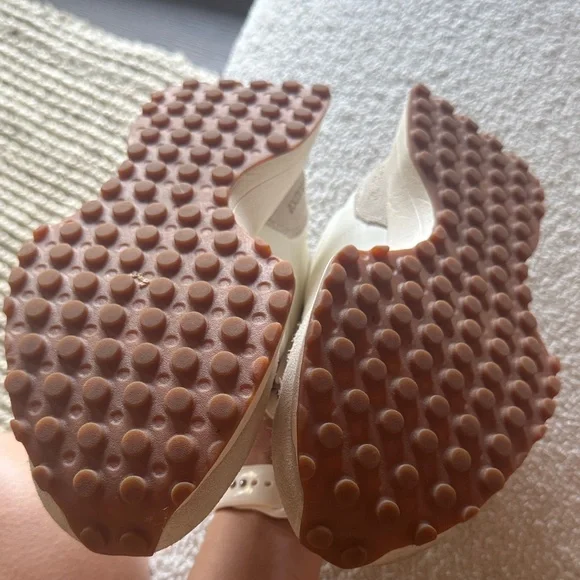 New Balance Men or Women 327 Cream and Brown Sneakers - Picture 2 of 4